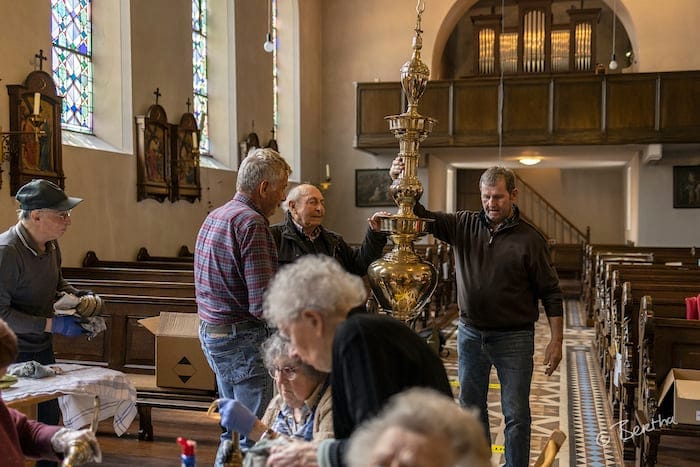 Traditionelles Kupferputzen in Millen