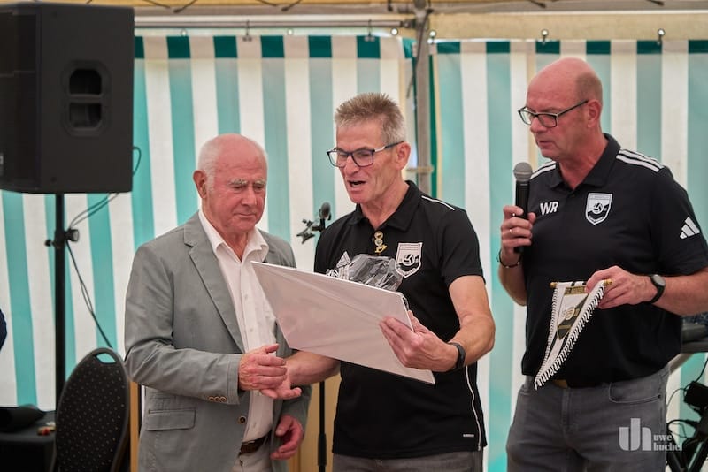 Von der Wanderlust in die Bundesliga – Infotafeln im Vereinsheim erinnern an Persönlichkeiten