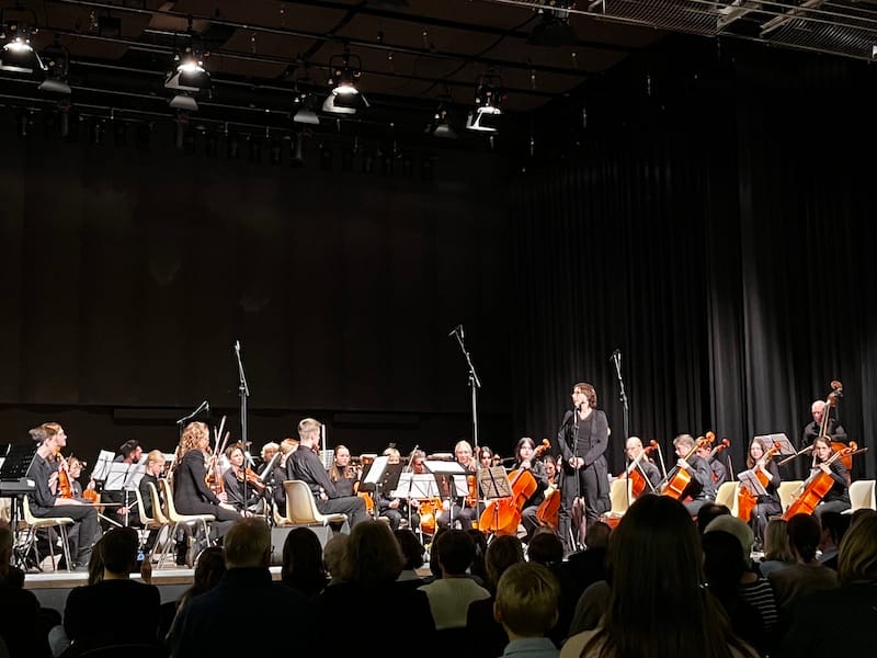 Volksbank Heinsberg eG präsentiert das Sinfonieorchester der Kreismusikschule und Marc Breuer