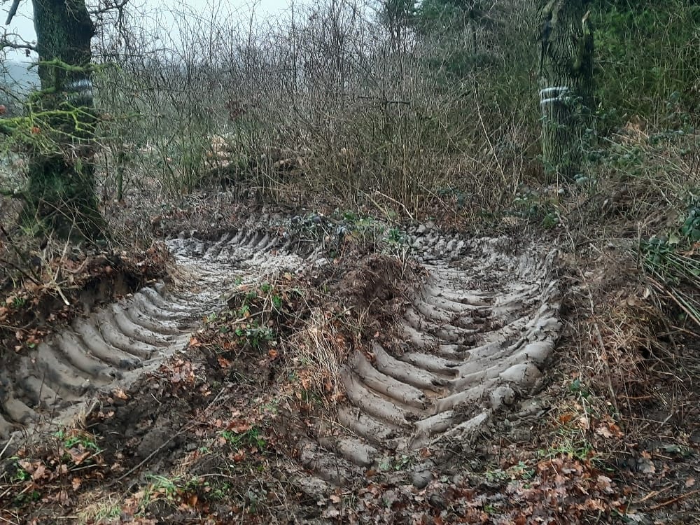 Bitte das Bodendenkmal nicht weiter beschädigen!