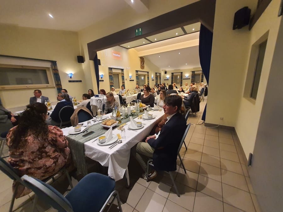 Interreligiöses Fastenbrechen bringt Menschen in Havert zusammen