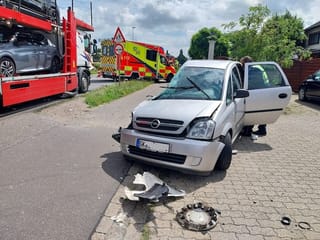 Schwerer Verkehrsunfall auf Bundesstraße