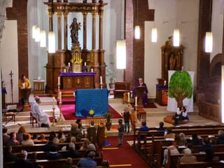 Kath. Sprachkindergarten „Rappelkiste“ gestaltet Frühlingsmesse mit