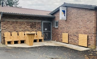 Sitzmöglichkeiten für Radler und Wanderer in Havert