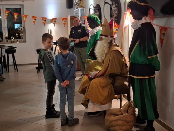 Nikolausfeier der Jugendabteilung begeistert rund 50 junge Fußballerinnen und Fußballer