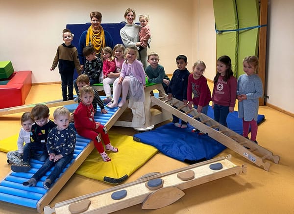 Strahlende Augen für ein neues Spielgerät