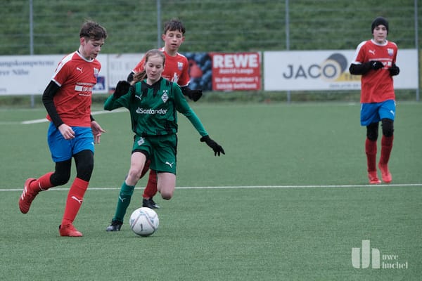 Gladbachs Mädchen besiegen die Jungs vom SCS C2 knapp