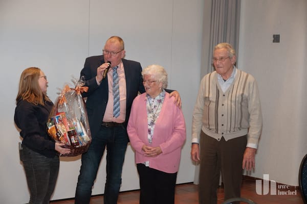 Schalbruch verwöhnt seine Senioren