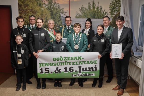 Vorfreude auf die Diözesanjungschützentage - Ausrichter-Urkunde für Tüdderner Schützen