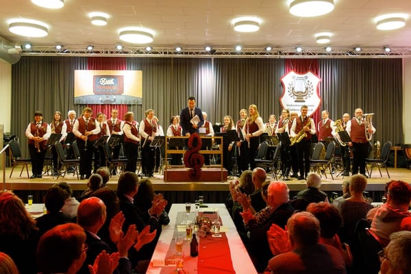 Filmmelodien begeistern in der Westzipfelhalle