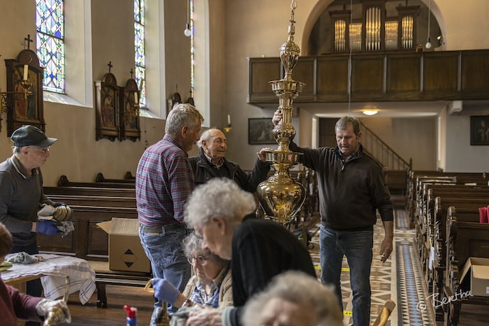 Traditionelles Kupferputzen in Millen