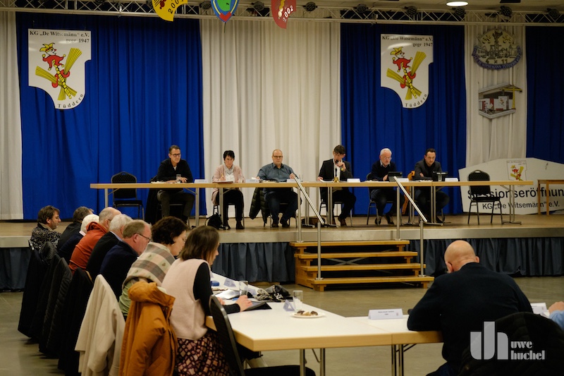 Bürgerfragestunde in der Ratssitzung, Viele Fragen - praktisch keine Antworten