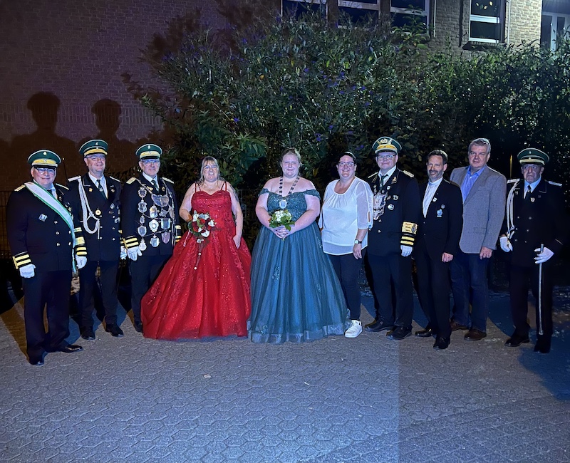 Königspaar Sabine und Harald Bürschgens glänzen auf der Birgdener Herbstkirmes