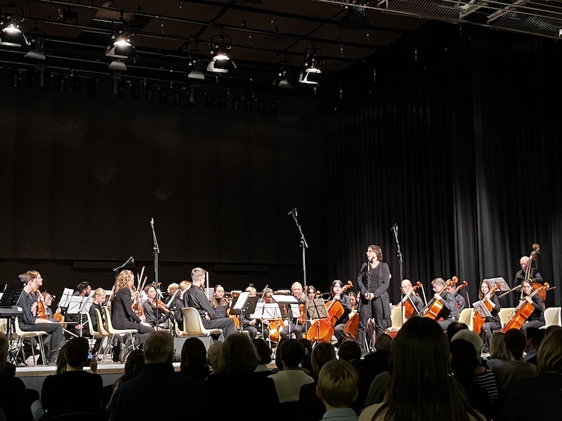 Volksbank Heinsberg eG präsentiert das Sinfonieorchester der Kreismusikschule und Marc Breuer