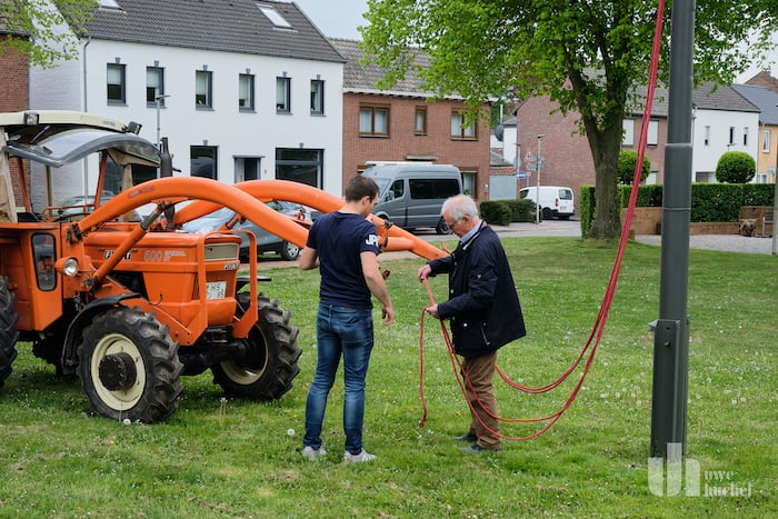 Maibaumaufstellen in Süsterseel